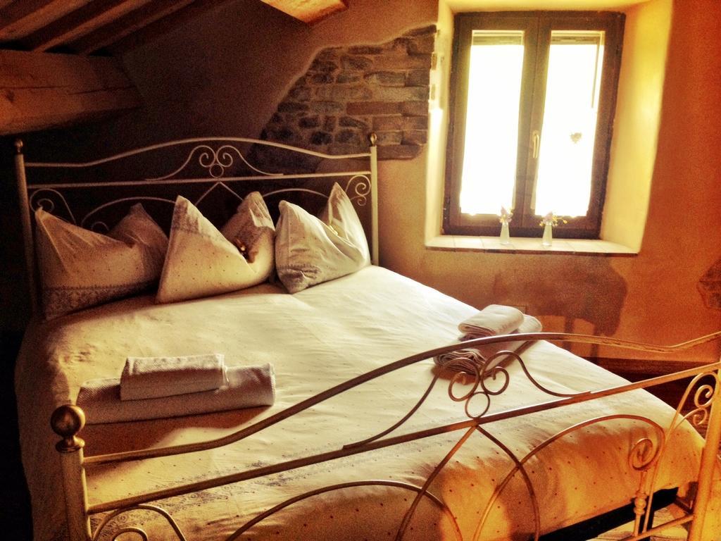 Bed and Breakfast Casale Delle Rondini Tolentino Habitación foto