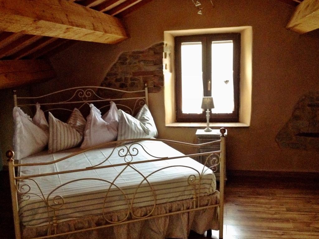 Bed and Breakfast Casale Delle Rondini Tolentino Habitación foto